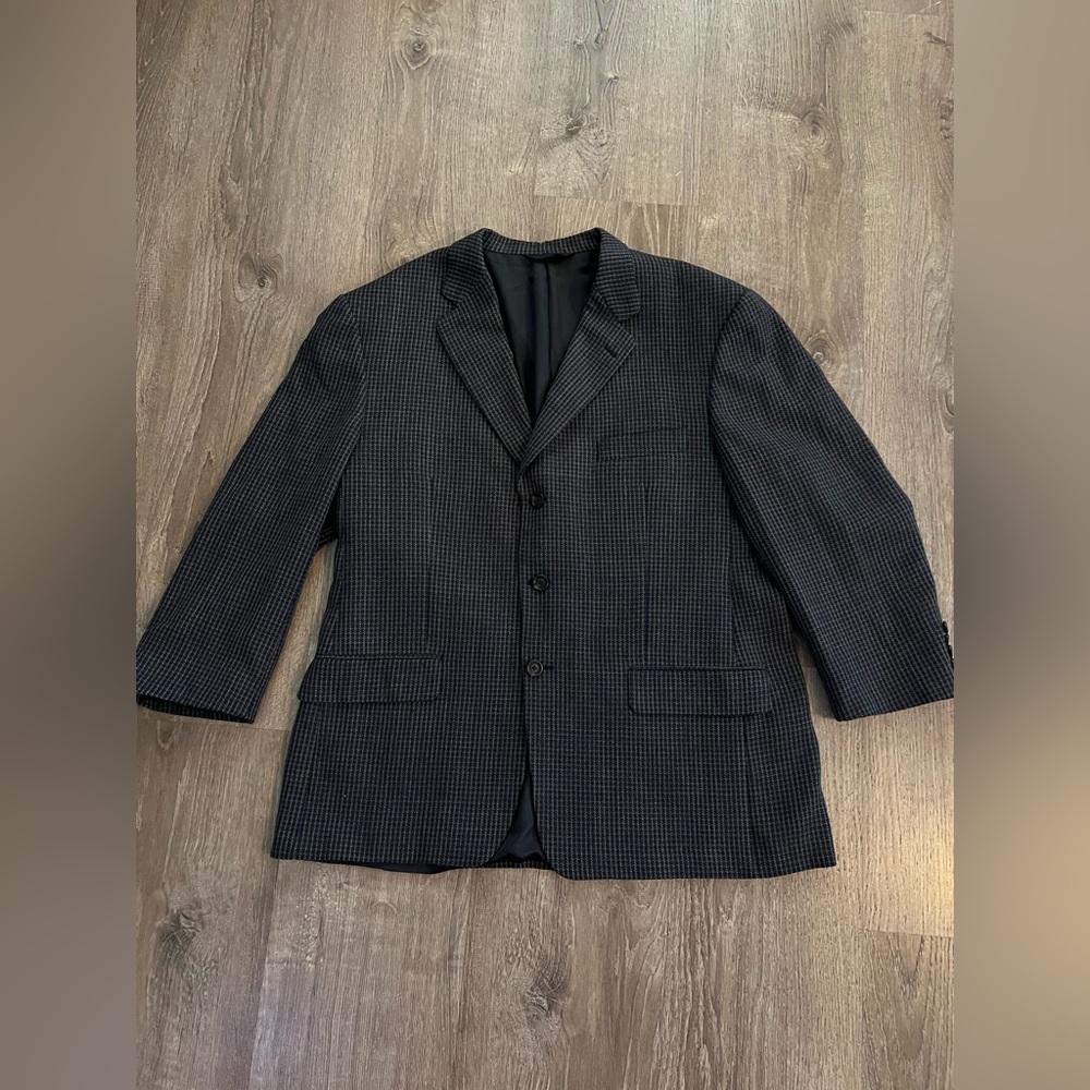 Burberry London men’s Gingham 100% Wool 3 Button
Blazer